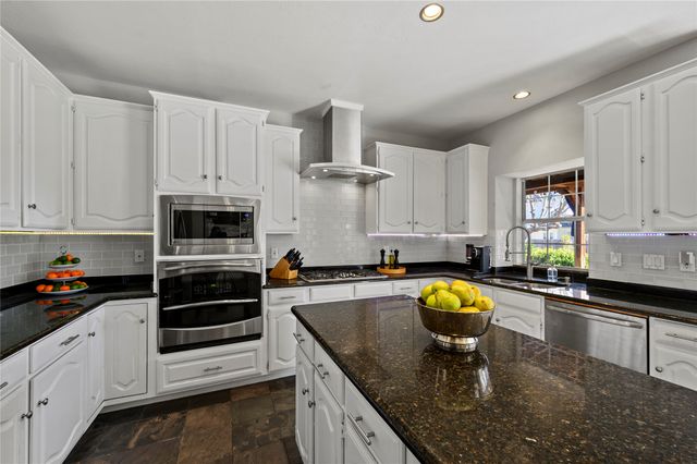 800 Ridgedale Court, Southlake, TX 76092