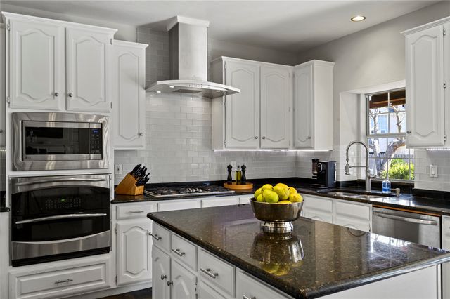 800 Ridgedale Court, Southlake, TX 76092