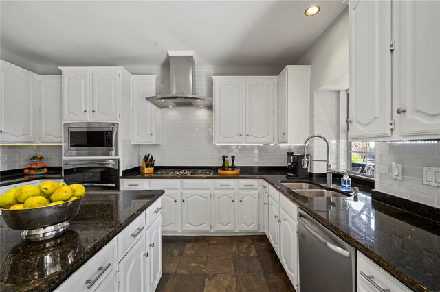 800 Ridgedale Court, Southlake, TX 76092