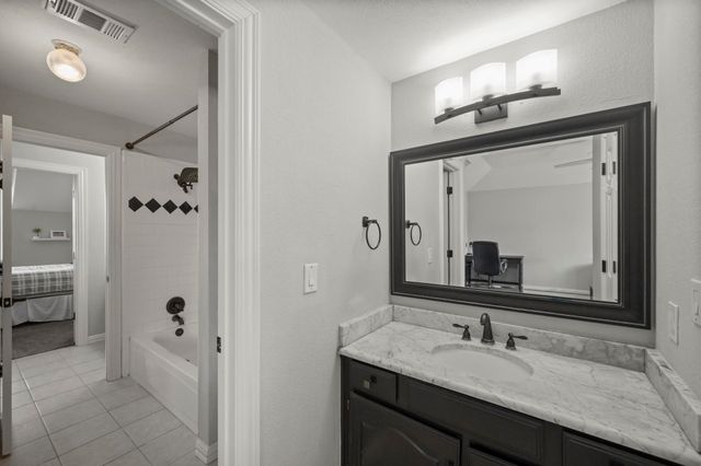 800 Ridgedale Court, Southlake, TX 76092