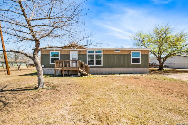 114 County Road 5600, Castroville, TX 78009