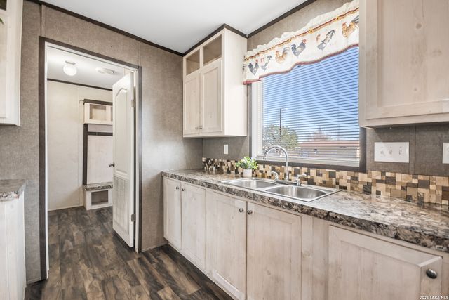 114 County Road 5600, Castroville, TX 78009