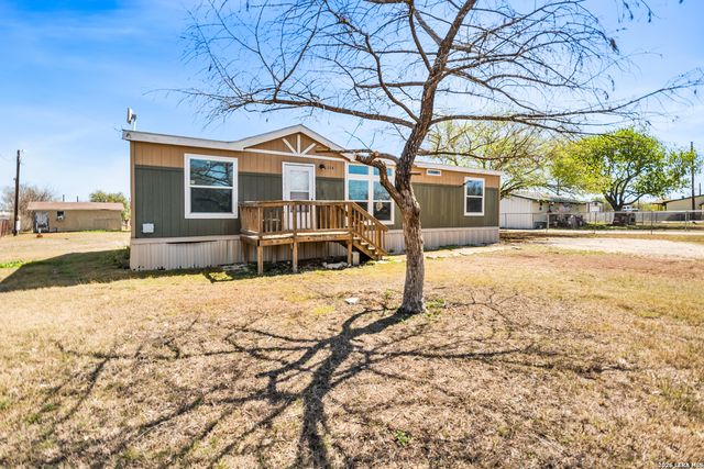 114 County Road 5600, Castroville, TX 78009