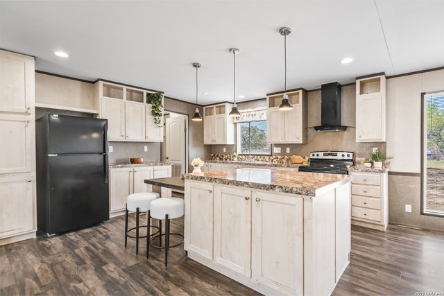 114 County Road 5600, Castroville, TX 78009