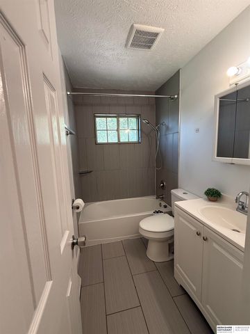 6312 S 142nd Street, Omaha, NE 68137