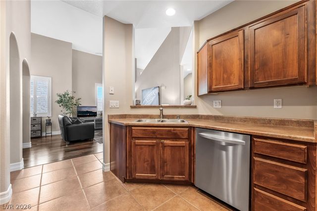 3975 North Hualapai Way 215, Las Vegas, NV 89129