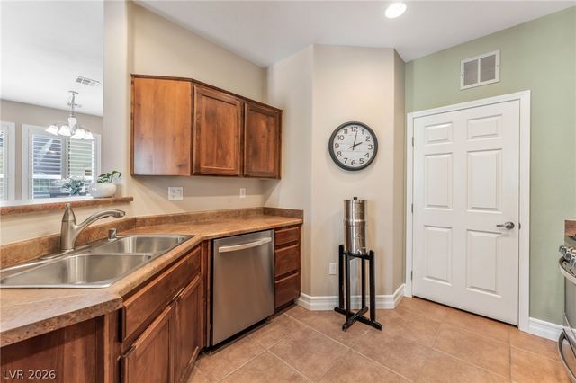 3975 North Hualapai Way 215, Las Vegas, NV 89129
