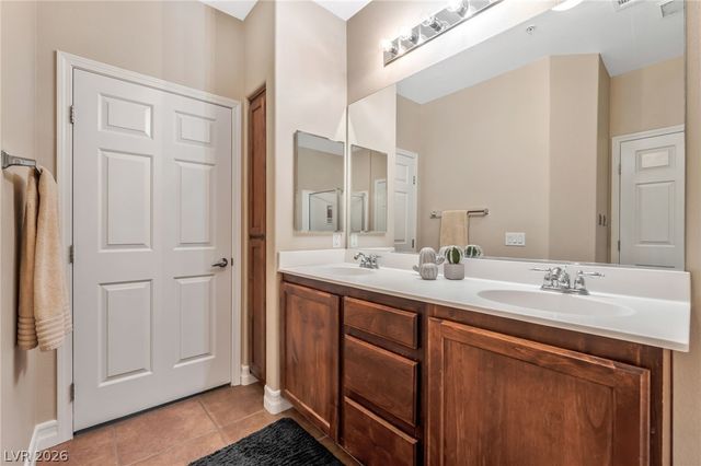 3975 North Hualapai Way 215, Las Vegas, NV 89129