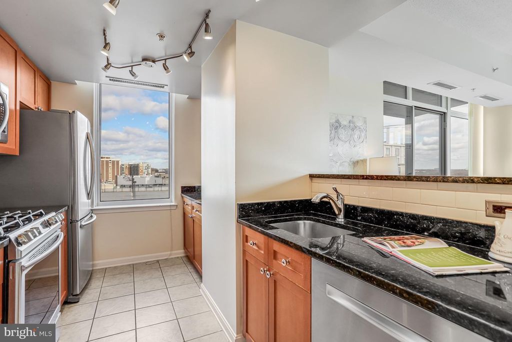 Image 10 of property listing at 930 WAYNE AVE #1009, Silver Spring, MD 20910