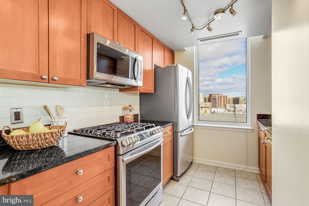 Image 11 of property listing at 930 WAYNE AVE #1009, Silver Spring, MD 20910