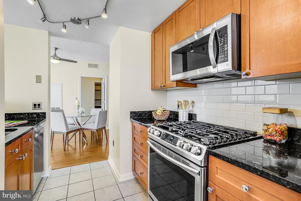 Image 12 of property listing at 930 WAYNE AVE #1009, Silver Spring, MD 20910