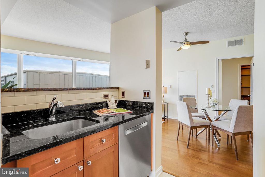Image 13 of property listing at 930 WAYNE AVE #1009, Silver Spring, MD 20910