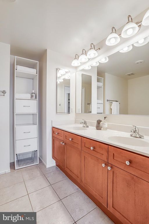 Image 17 of property listing at 930 WAYNE AVE #1009, Silver Spring, MD 20910