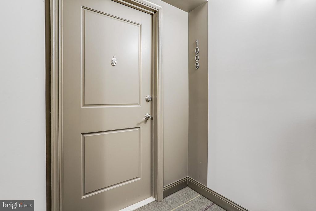 Image 2 of property listing at 930 WAYNE AVE #1009, Silver Spring, MD 20910