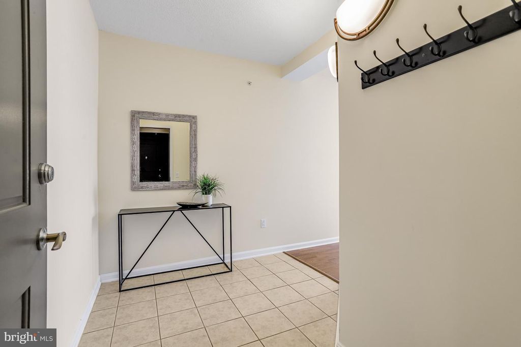 Image 3 of property listing at 930 WAYNE AVE #1009, Silver Spring, MD 20910
