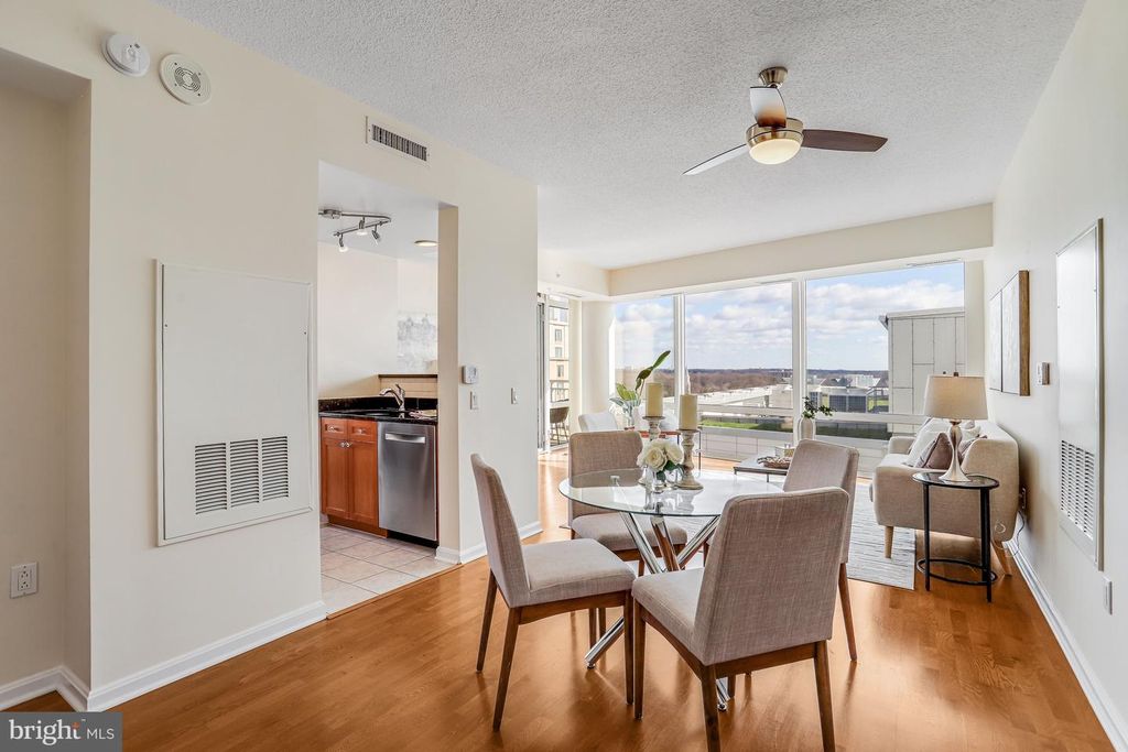 Image 5 of property listing at 930 WAYNE AVE #1009, Silver Spring, MD 20910