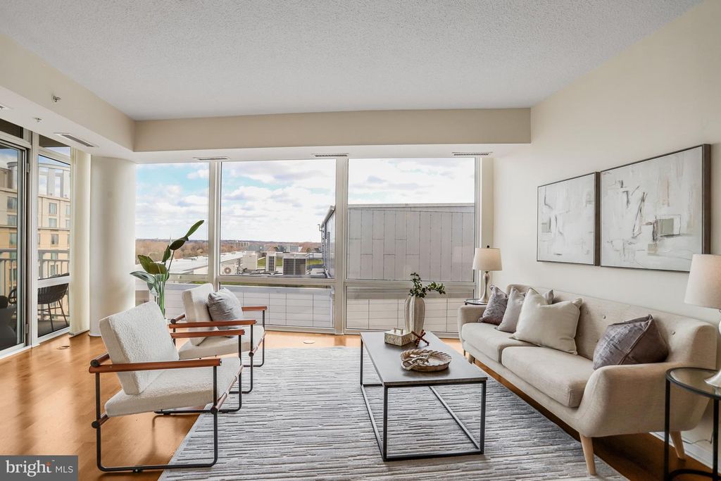 Image 6 of property listing at 930 WAYNE AVE #1009, Silver Spring, MD 20910