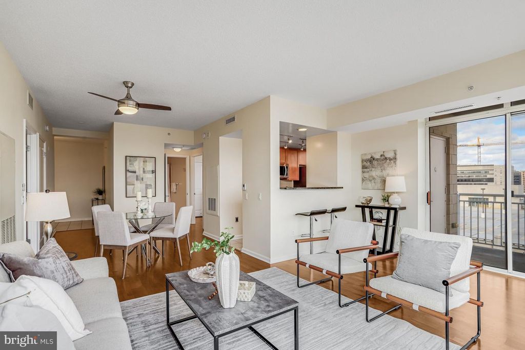 Image 7 of property listing at 930 WAYNE AVE #1009, Silver Spring, MD 20910