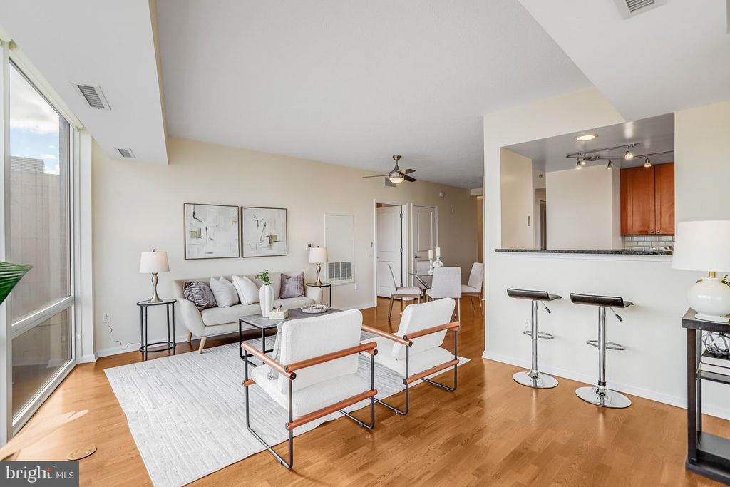 Image 8 of property listing at 930 WAYNE AVE #1009, Silver Spring, MD 20910