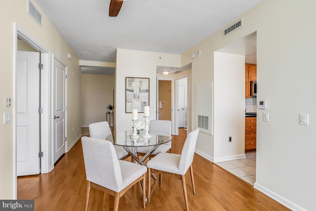 Image 9 of property listing at 930 WAYNE AVE #1009, Silver Spring, MD 20910