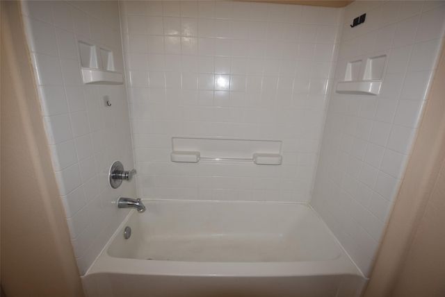 7906 Big Oak Drive, Texas City, TX 77591