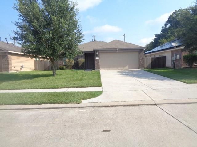 7906 Big Oak Drive, Texas City, TX 77591