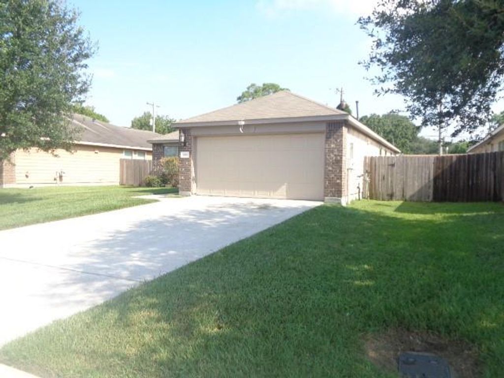 7906 Big Oak Drive, Texas City, TX 77591