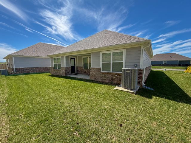 1003 Autumnwood Dr, Dickson, TN 37055
