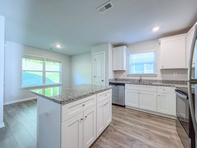 1003 Autumnwood Dr, Dickson, TN 37055