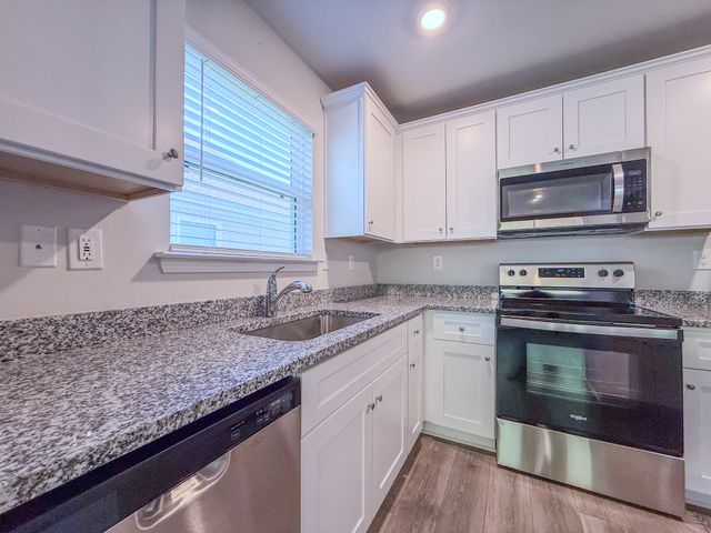 1003 Autumnwood Dr, Dickson, TN 37055