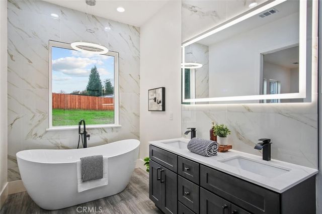 10221 Savannah Court, Oakdale, CA 95361