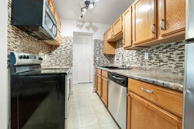2212 Aldrich Avenue S 106, Minneapolis, MN 55405
