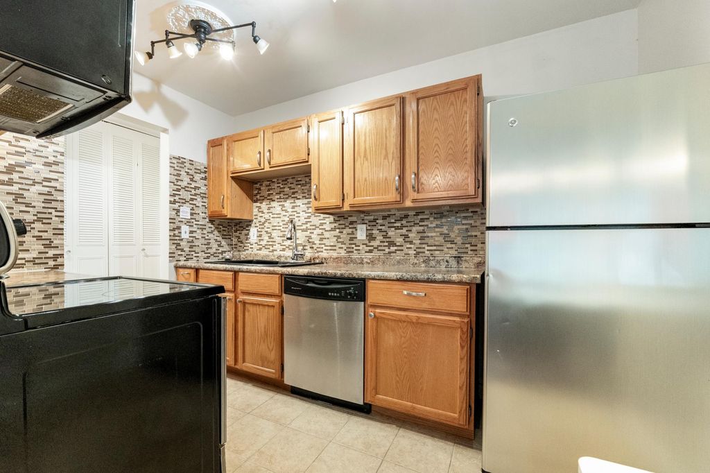 2212 Aldrich Avenue S 106, Minneapolis, MN 55405 — photo 4