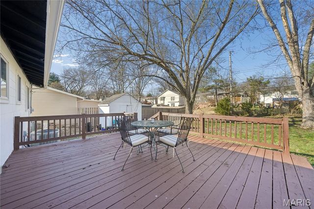 2327 Wescreek Drive, Maryland Heights, MO 63043