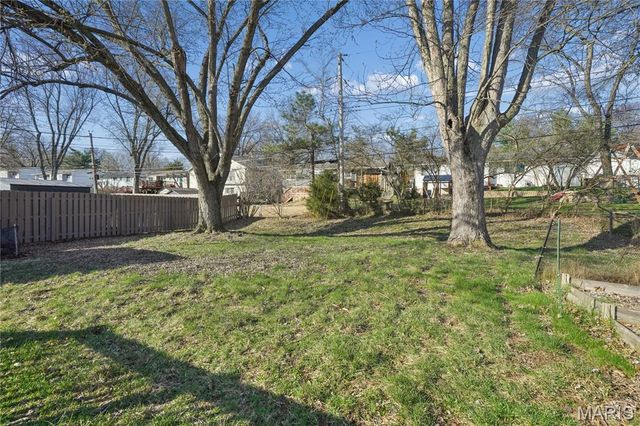 2327 Wescreek Drive, Maryland Heights, MO 63043