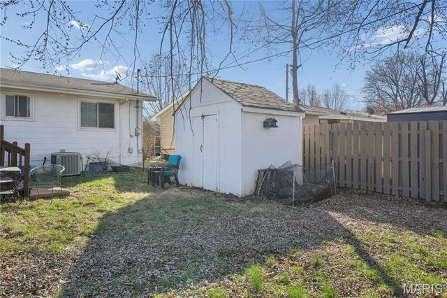 2327 Wescreek Drive, Maryland Heights, MO 63043