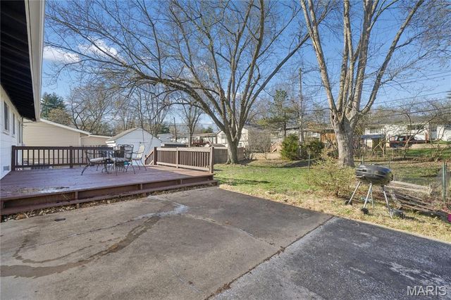 2327 Wescreek Drive, Maryland Heights, MO 63043