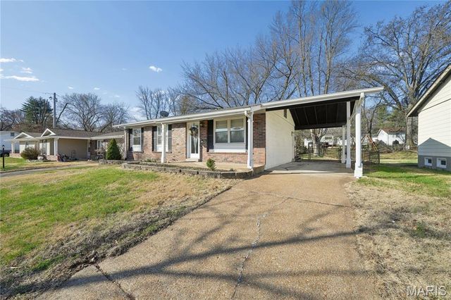 2327 Wescreek Drive, Maryland Heights, MO 63043