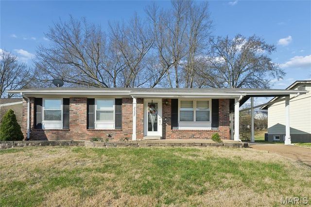 2327 Wescreek Drive, Maryland Heights, MO 63043