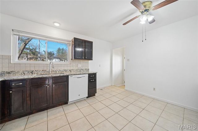 2327 Wescreek Drive, Maryland Heights, MO 63043