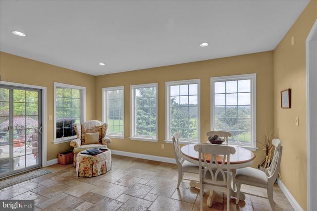 3 BEECHWOOD DR, Shoemakersville, PA 19555