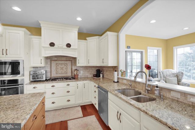 3 BEECHWOOD DR, Shoemakersville, PA 19555