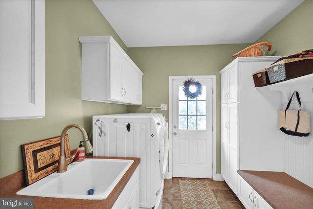 3 BEECHWOOD DR, Shoemakersville, PA 19555