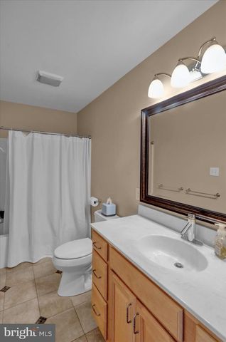 3 BEECHWOOD DR, Shoemakersville, PA 19555