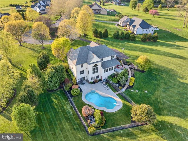 3 BEECHWOOD DR, Shoemakersville, PA 19555