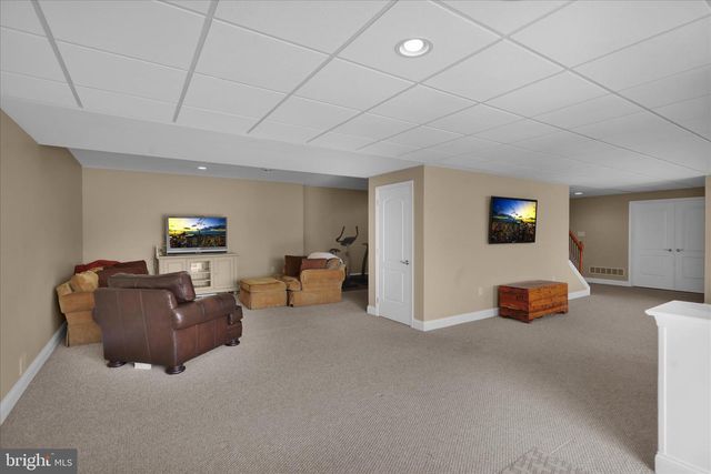 3 BEECHWOOD DR, Shoemakersville, PA 19555