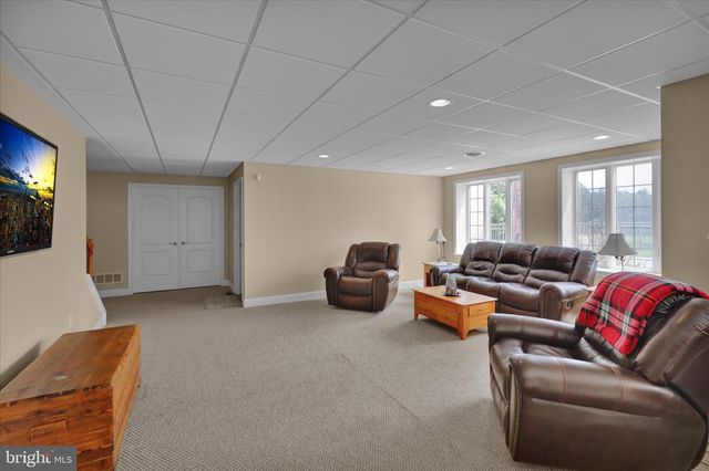 3 BEECHWOOD DR, Shoemakersville, PA 19555
