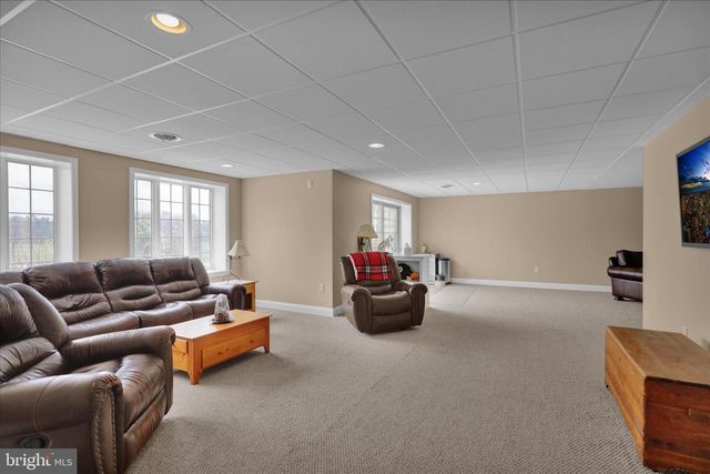 3 BEECHWOOD DR, Shoemakersville, PA 19555