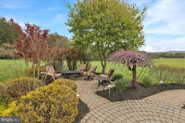 3 BEECHWOOD DR, Shoemakersville, PA 19555