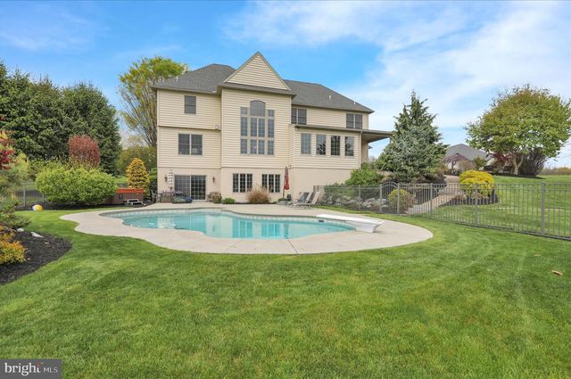 3 BEECHWOOD DR, Shoemakersville, PA 19555